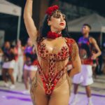 Musa da União da Ilha, Amanda Fernandes brilha em mini desfile na Cidade do Samba