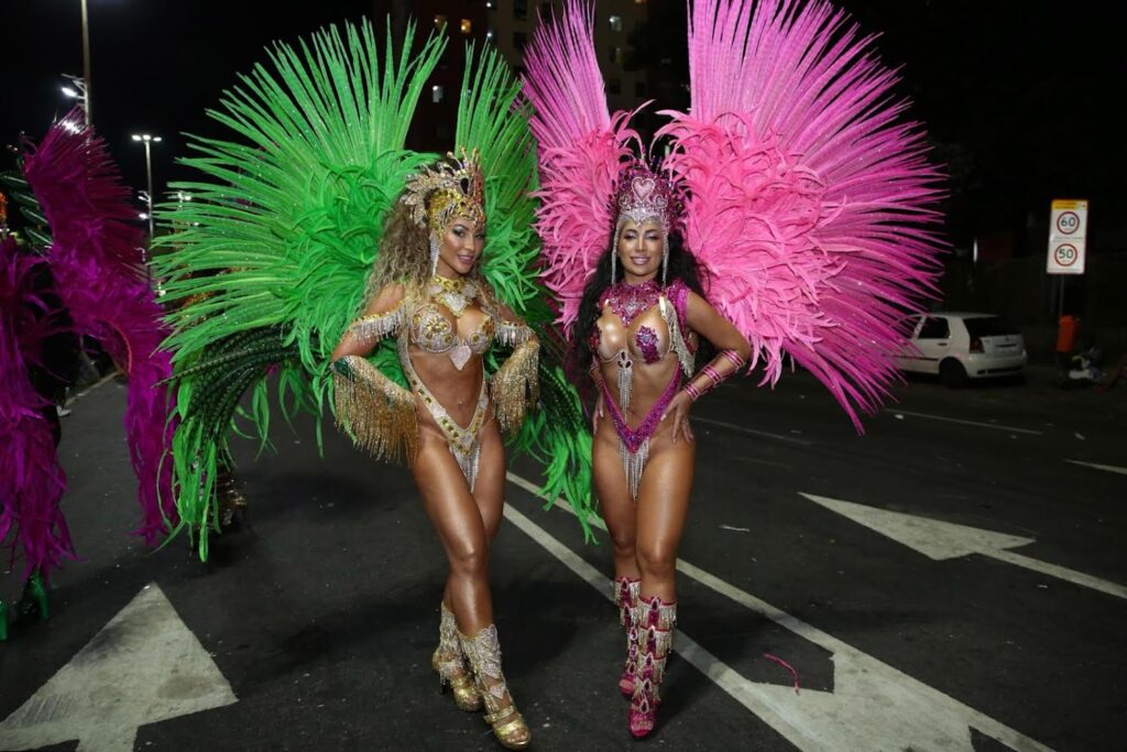 Musas da Mangueira: Ingrid e Erica Mantovani brilharam no carnaval com fantasias avaliadas em 100 mil reais