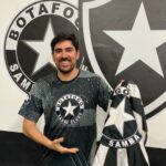 Marcelo Adnet é aclamado vice-presidente cultural da Botafogo Samba Clube