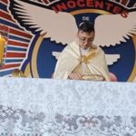 Padre Thiago Toledo celebrou Missa de Corpus Christi na quadra da Inocentes