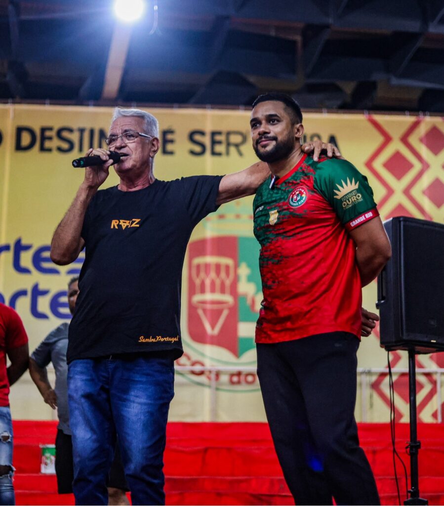Mestre Odilon participa de primeiro ensaio de bateria da Grande Rio para o Carnaval 2025