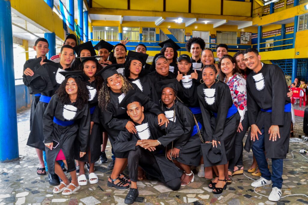 Instituto de Cidadania Unidos da Tijuca gradua 20 jovens no Programa Jovens Construtores 