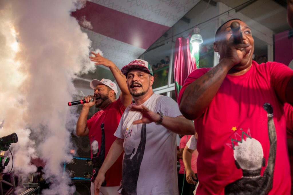 Lequinho vence a disputa de samba-enredo da Estação Primeira de Mangueira para o Carnaval 2025