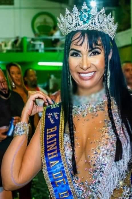 Renascer de Vaz Lobo coroará Ana Farias como nova Rainha de Bateria