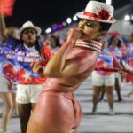 Amanda Fernandes encarna Maria Navalha para ensaio técnico da União da Ilha