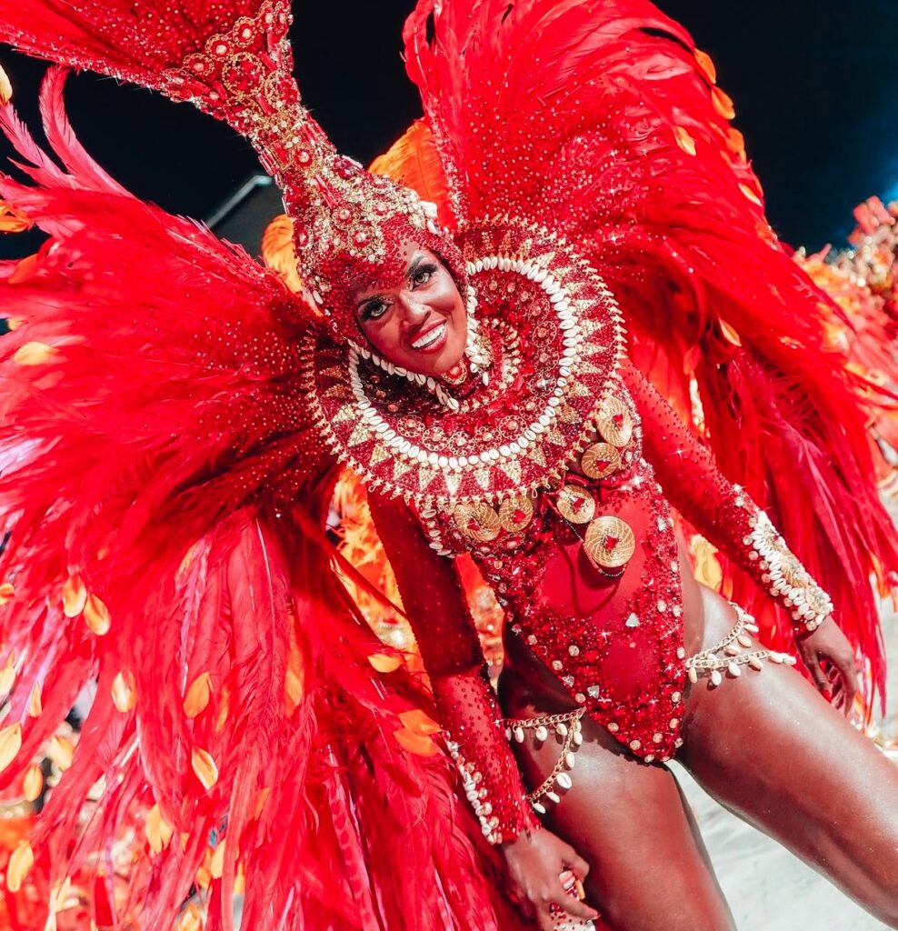 Imperatriz Leopoldinense anuncia saída de Carmem Mondego do posto de musa