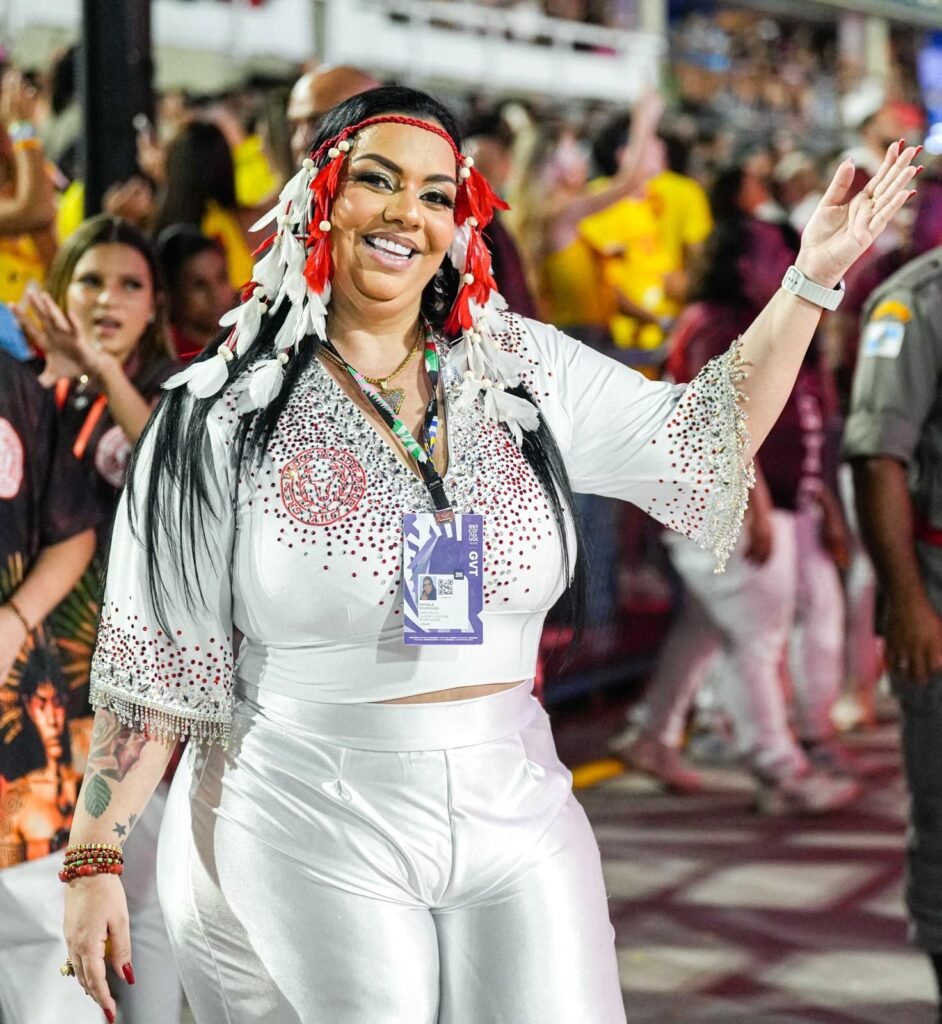 Rafaelle Rodrigues assume a Unidos de Padre Miguel e conduz o Boi Vermelho rumo ao Carnaval 2027